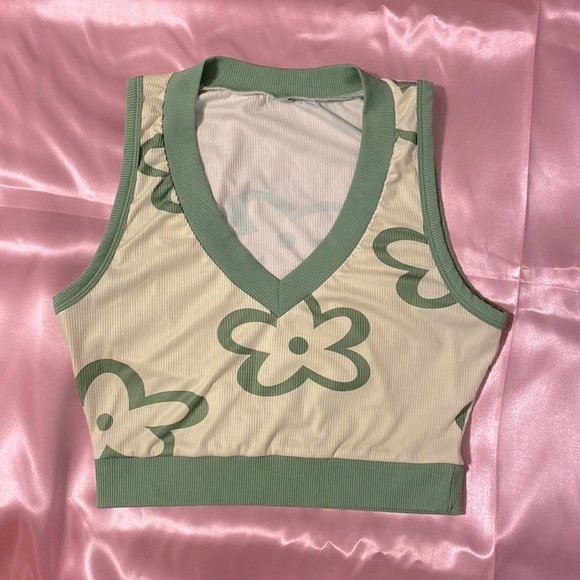 Y2K Green Floral Crop Top With Cooling Fabric - Picture 3 of 3